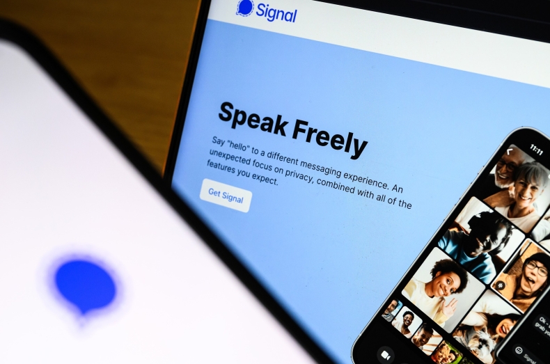 Signal 是否会上传通讯录？